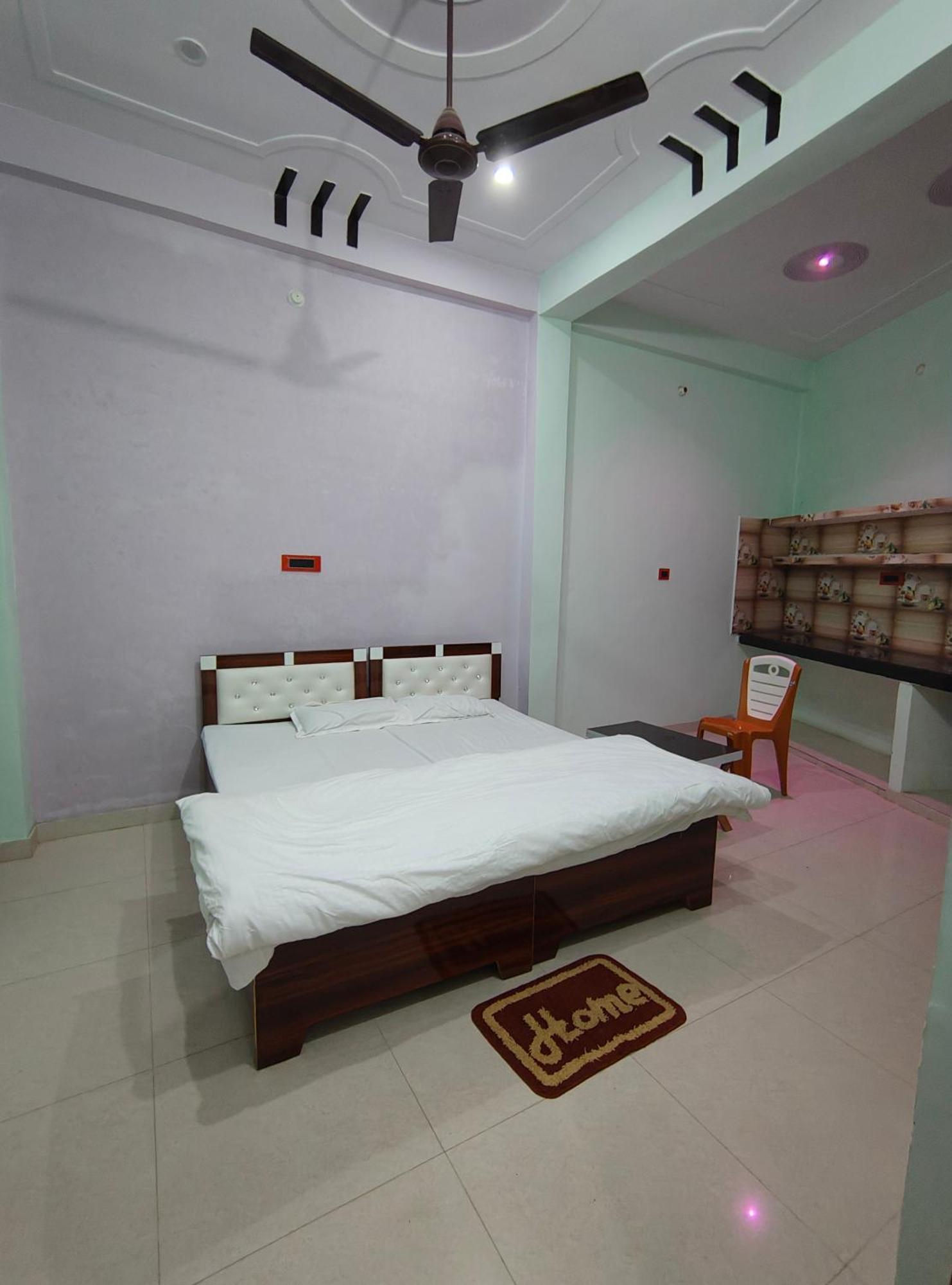 Harsh Home Stay Ayodhya Room photo